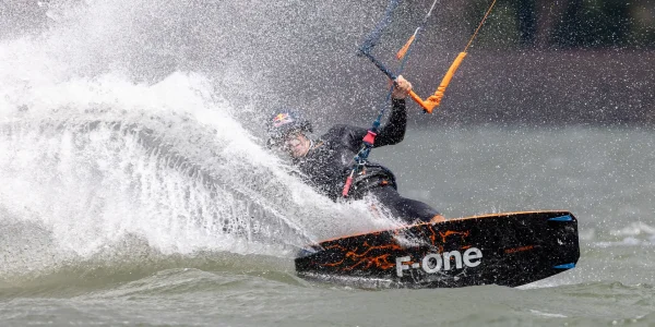 גלשן טווין טיפ – TRAX CARBON 2026